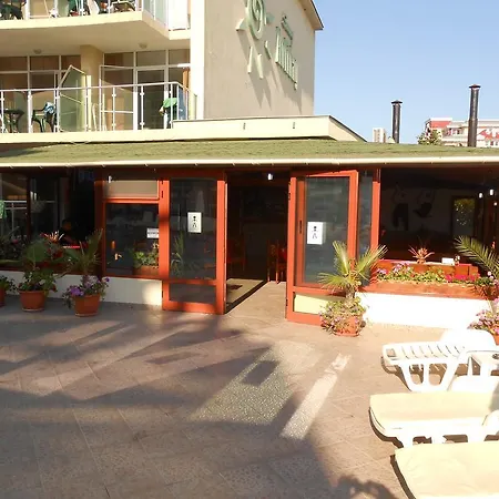 Sunny Νεσέμπαρ