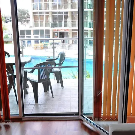 Ξενοδοχείο με διαμερίσματα Sunny 3*